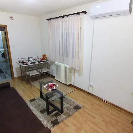 Kolodvorska Apartman 2 Inclusive Private Garage Apartamento *